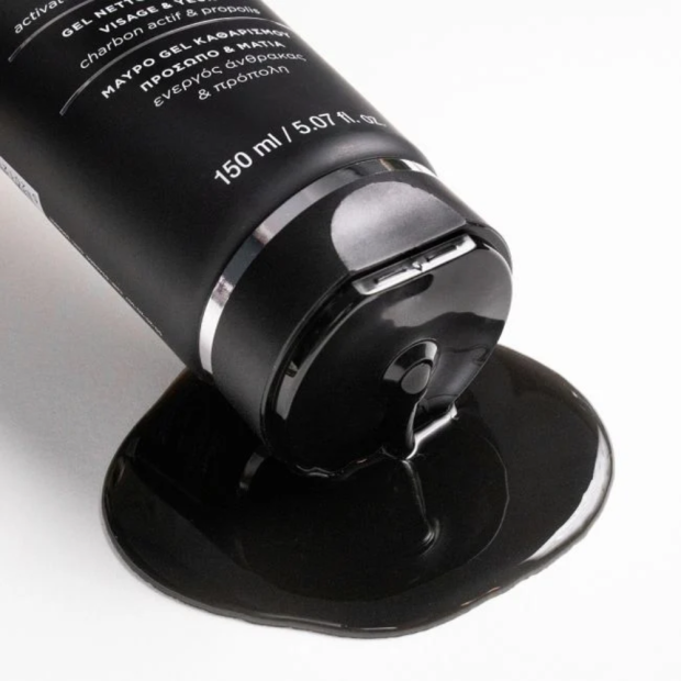 Gel Nettoyant Visage Et Yeux Black Detox, 150ml