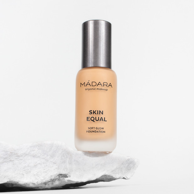 MADARA SKIN EQUAL Fond De Teint Éclat SPF15 40 SAND, 30ml | Parashop.com