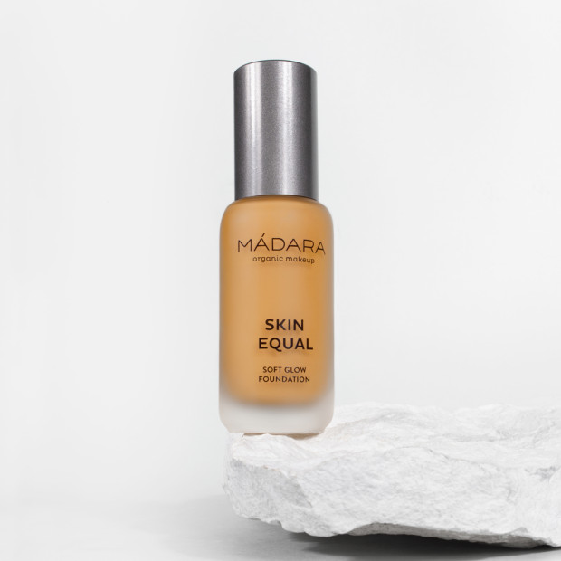 Madara SKIN EQUAL Fond De Teint Éclat 60 Olive SPF15, 30ml | Parashop.com