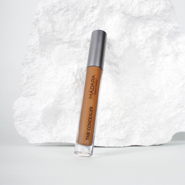 Madara Madara THE CONCEALER Correcteur perfectionnant lumineux 55 Hazelnut | Parashop.com