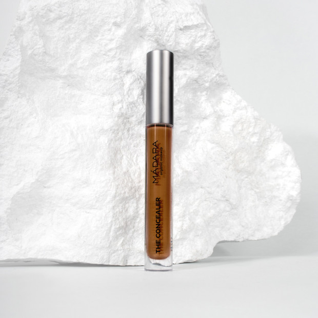 MADARA THE CONCEALER Correcteur perfectionnant lumineux 65 Mocha, 4ml | Parashop.com